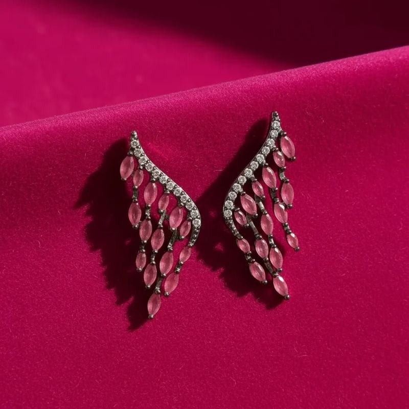 Brinco Earcuff Asa Gotinhas Rosa com zirconias Banhado a Ródio Negro
