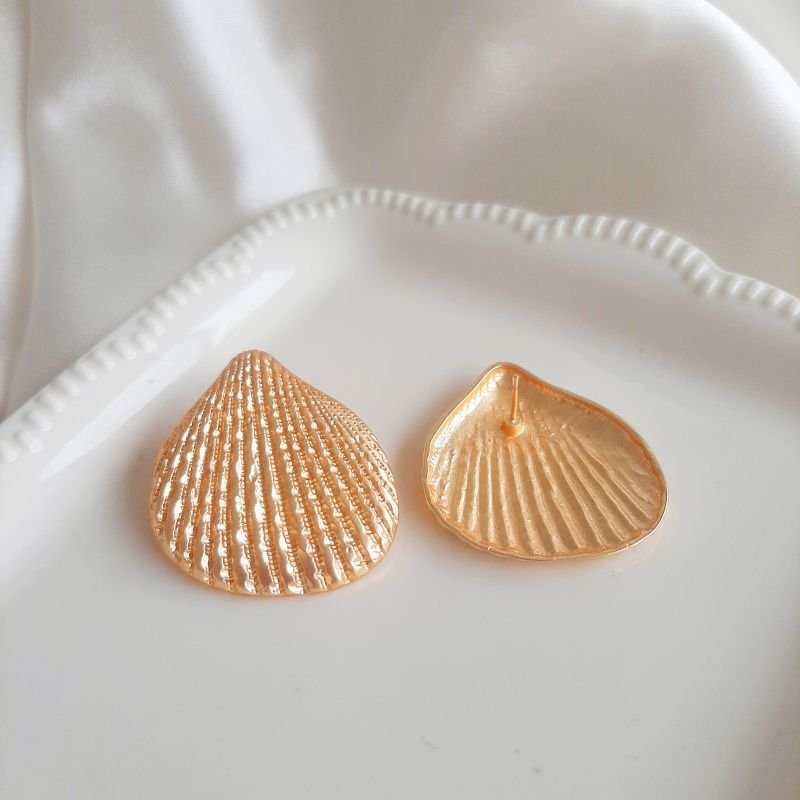 Brinco Concha Ouro Fosco