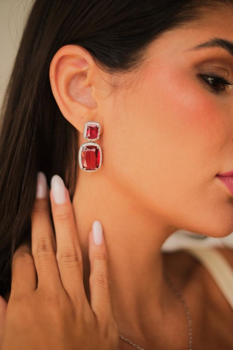 Brinco Cristal cor Vermelho Rubi Prateado