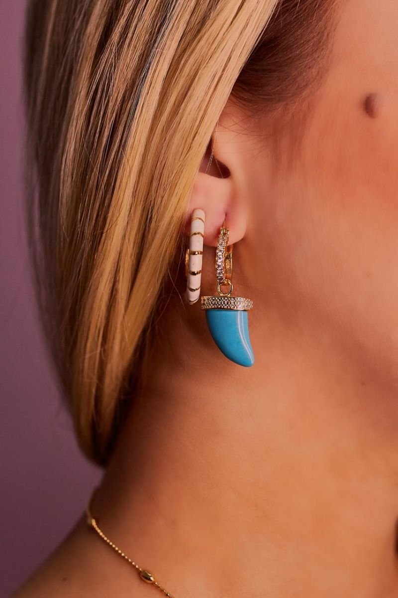 Brinco Dente Médio Azul zirconia cristalFolheado A Ouro