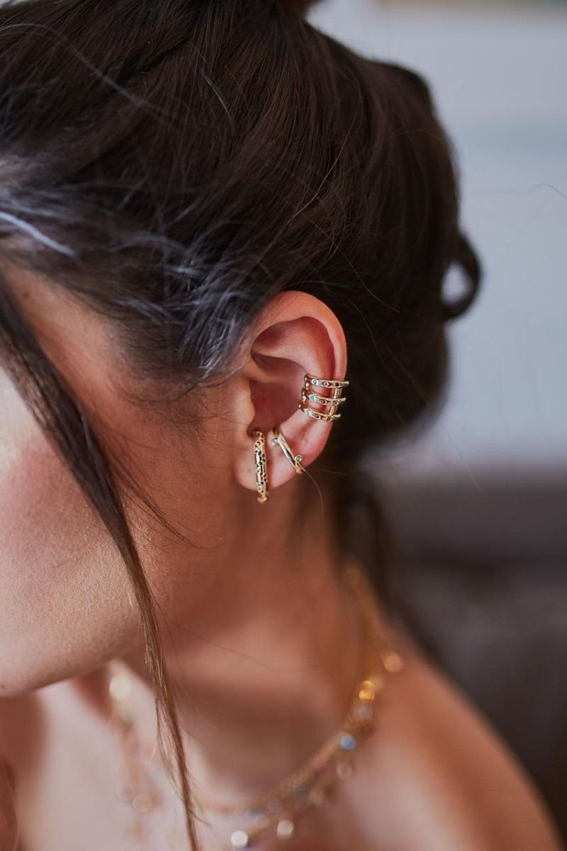 Brinco Ear Hook Colorido Folheado ouro 18k