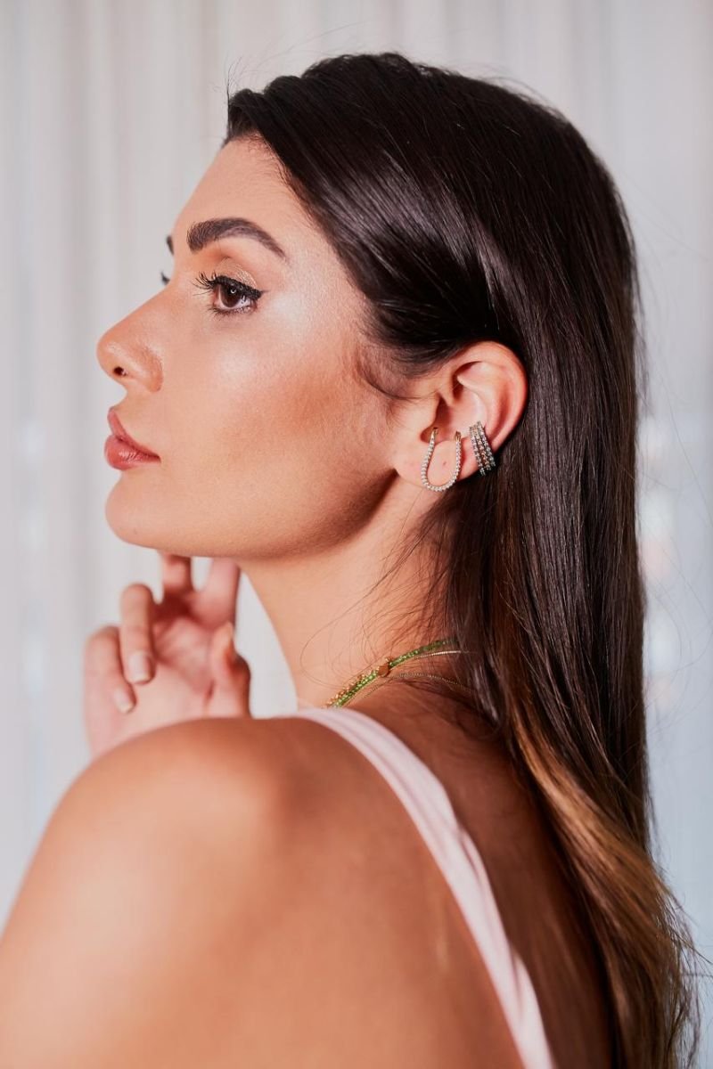 Brinco em forma de U Cravejado Microzirconia Folheado ouro 18k