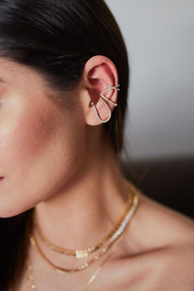 Brinco em forma de U Cravejado Microzirconia Folheado ouro 18k