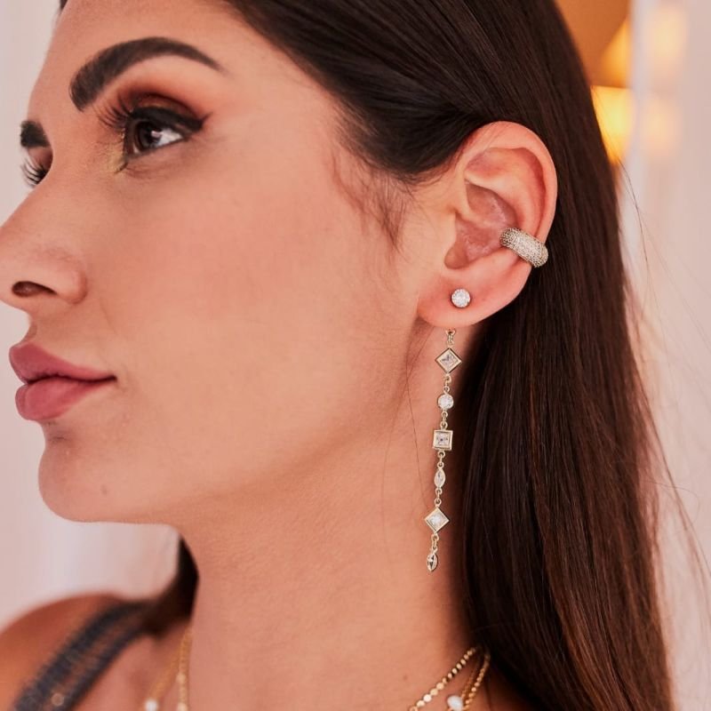 Brinco Fio Com Ponto De Luz Folheado A Ouro
