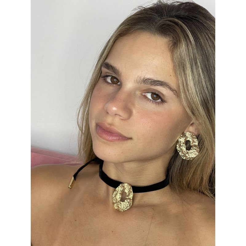Brinco orgânico metal martelado dourado