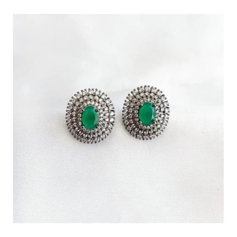 Brinco Oval Rodio Negro Cravejado Micro Zirconia com Pedra Verde