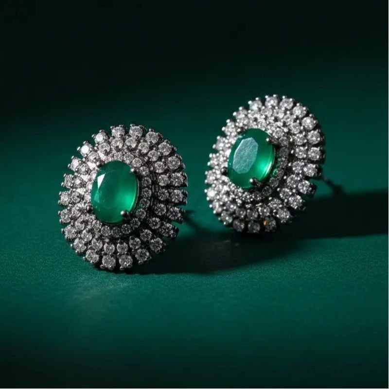 Brinco Oval Rodio Negro Cravejado Micro Zirconia com Pedra Verde