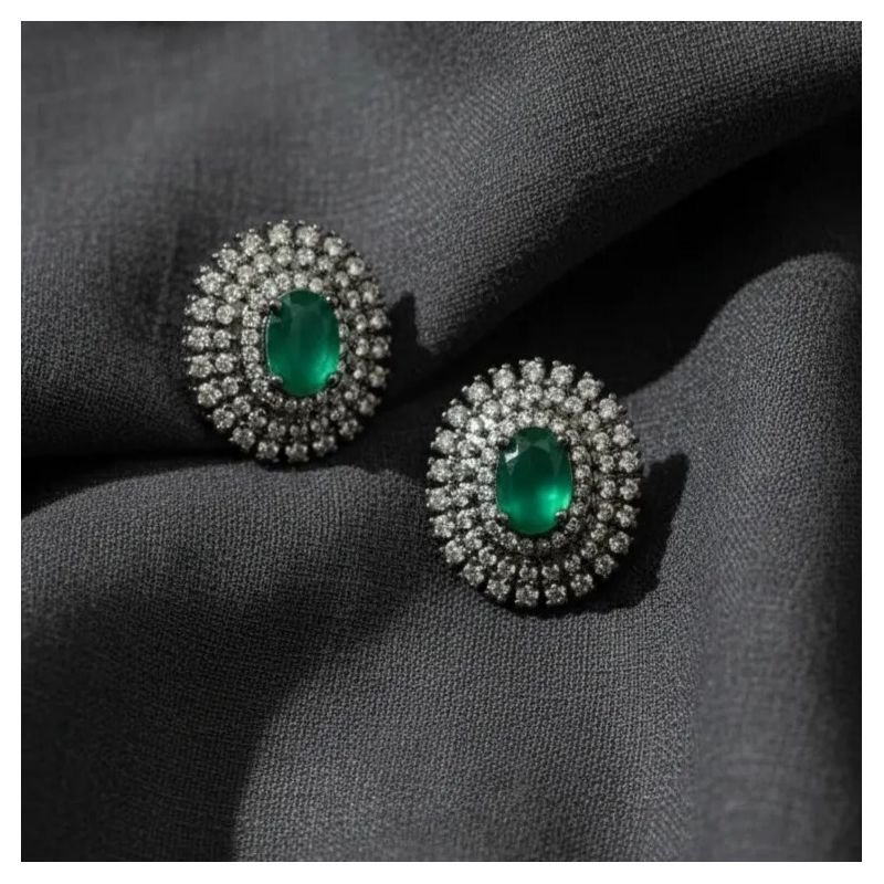 Brinco Oval Rodio Negro Cravejado Micro Zirconia com Pedra Verde