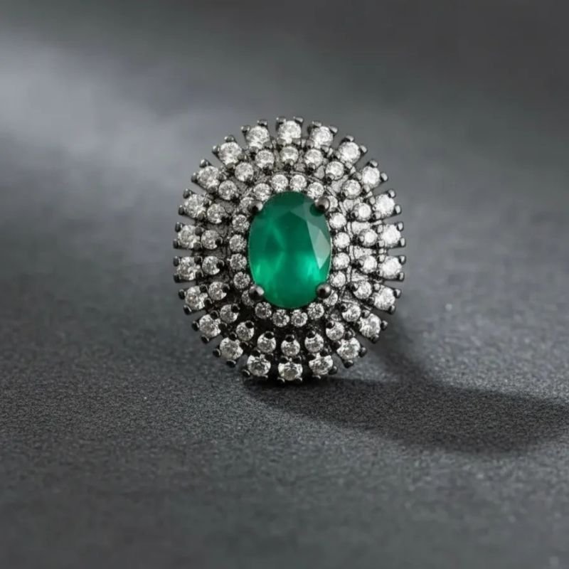 Brinco Oval Rodio Negro Cravejado Micro Zirconia com Pedra Verde