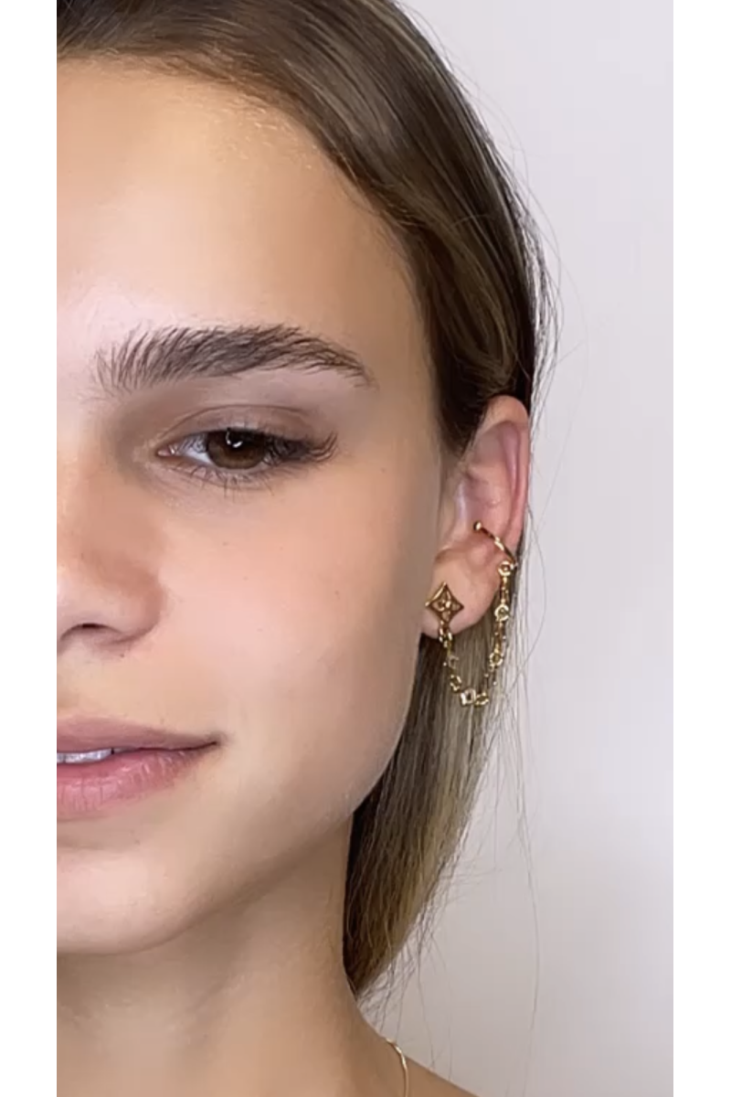 Brinco Pino Com Piercing Folheado A Ouro