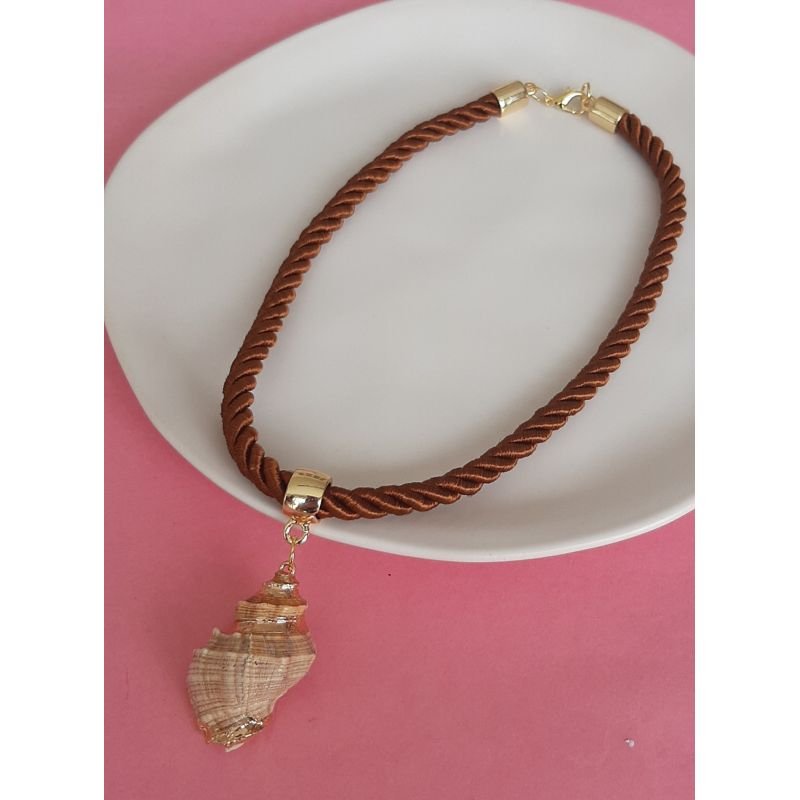 Colar com Pingente Concha Natural