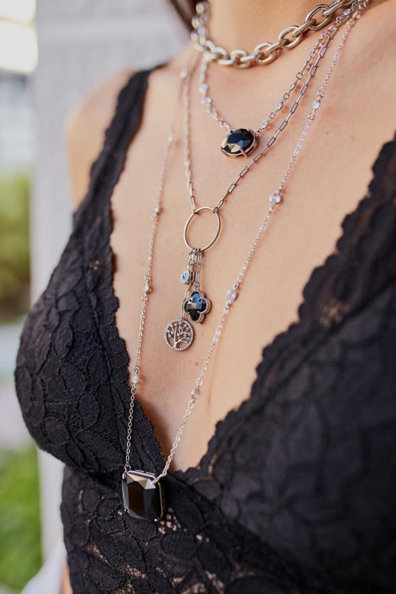 Colar com pingente Trevo preto