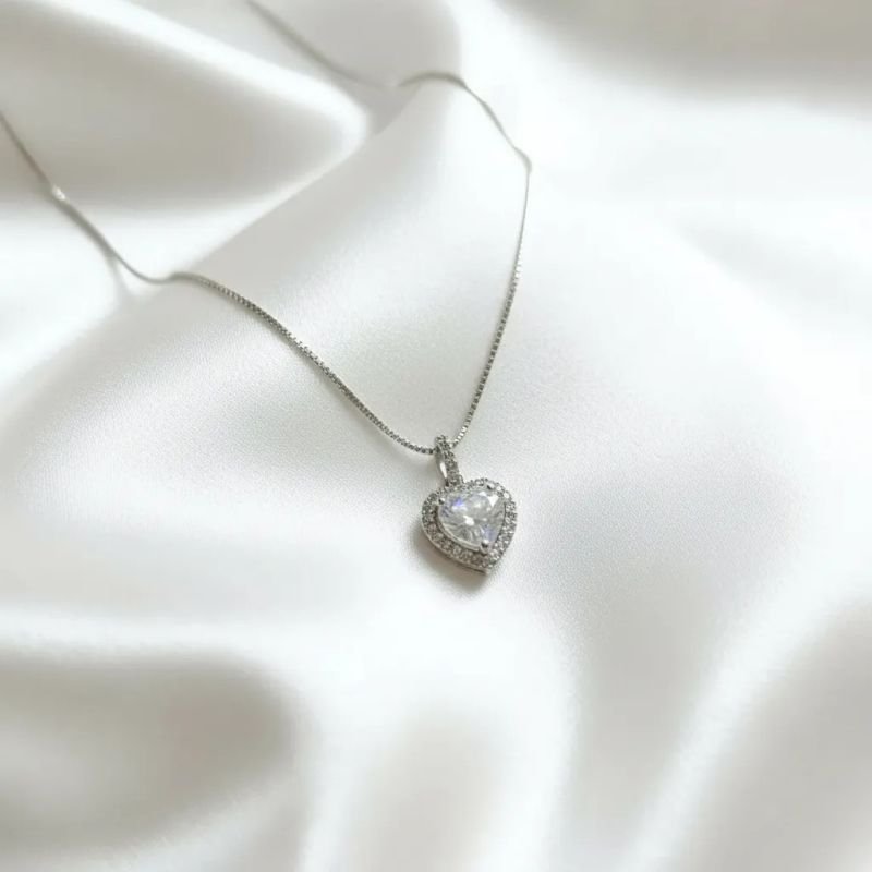 Colar Coração Pedra Cristal Contorno Zirconias