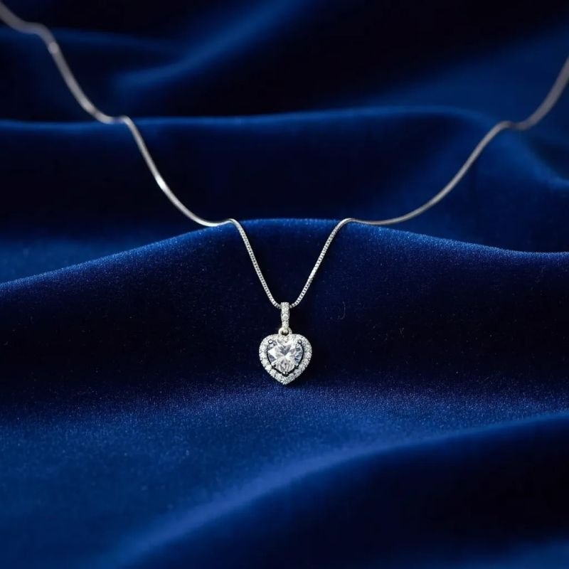 Colar Coração Pedra Cristal Contorno Zirconias