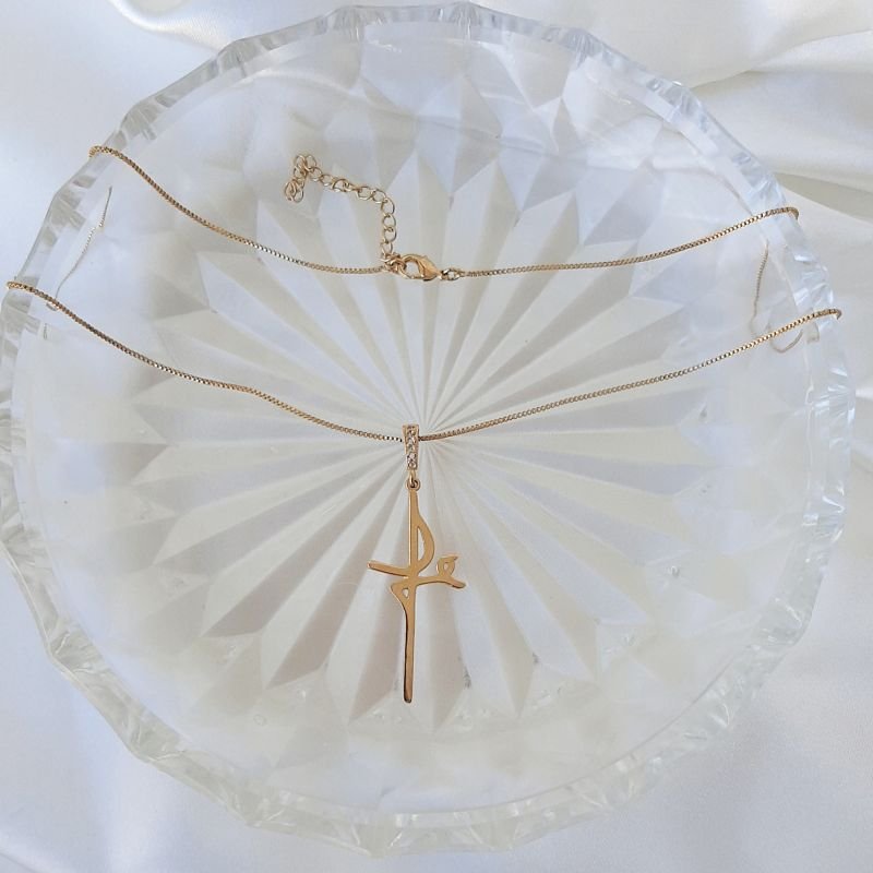 Colar Fé Com detalhe na Argola Cravejado de Zircônias Dourado