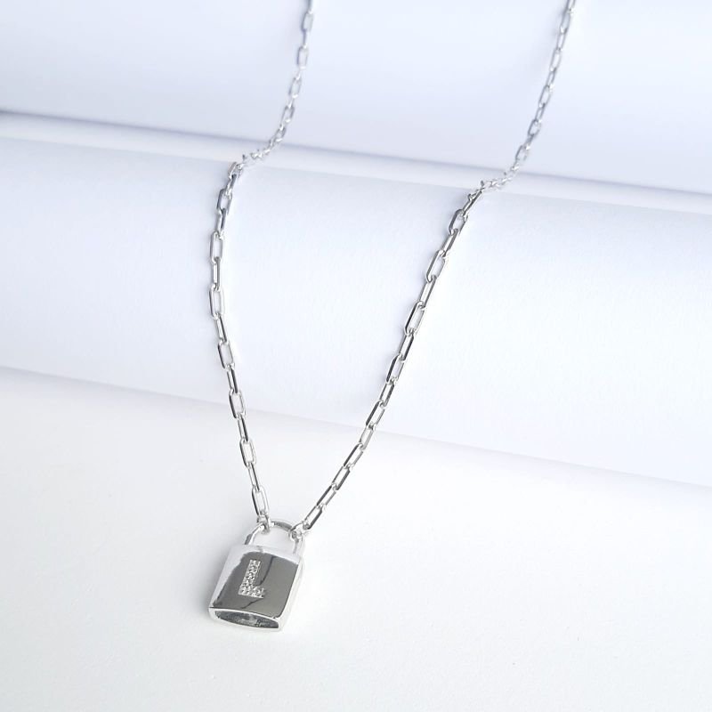 Colar Letra Cadeado L