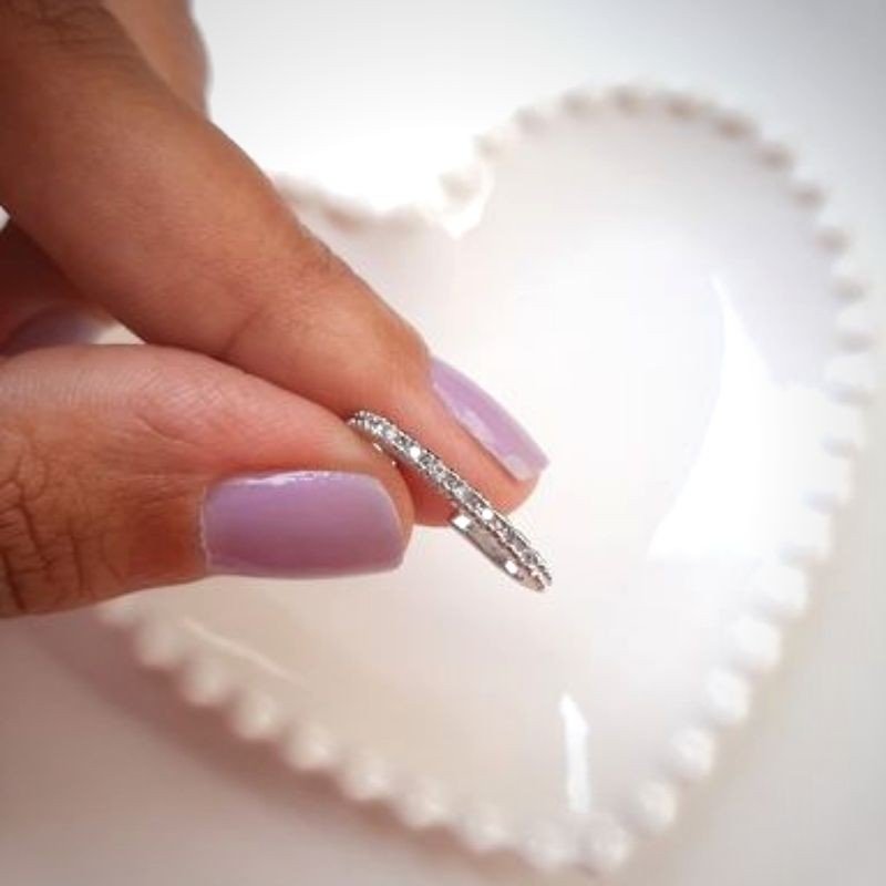 Piercing Fake Oval Fino Frente Cravejada Prateado