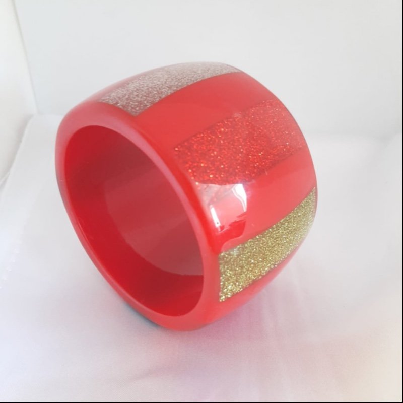 Pulseira de Resina Vermelha com Listras Coloridas