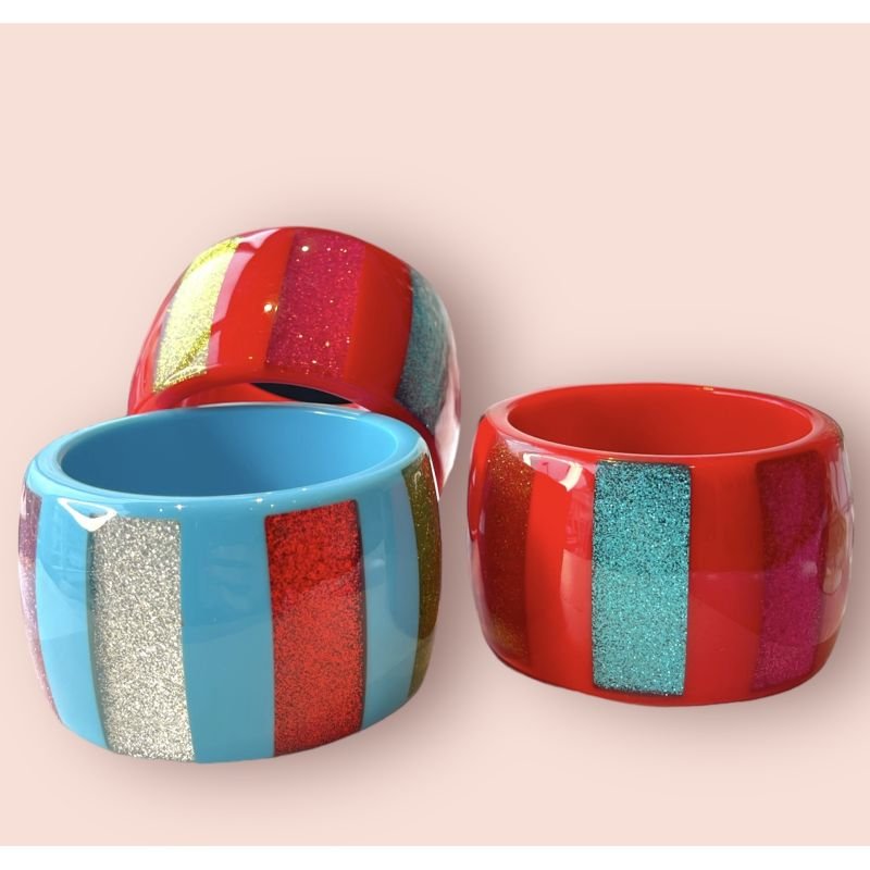Pulseira de Resina Vermelha com Listras Coloridas